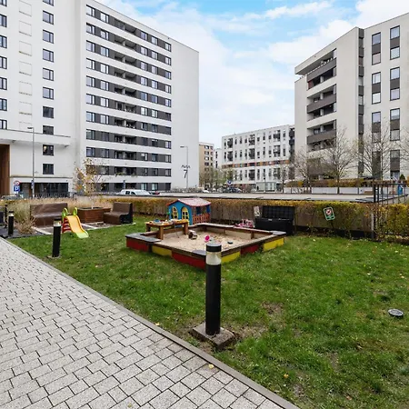 Cracow Royal Blue Avia Estate By Renters Cracovia